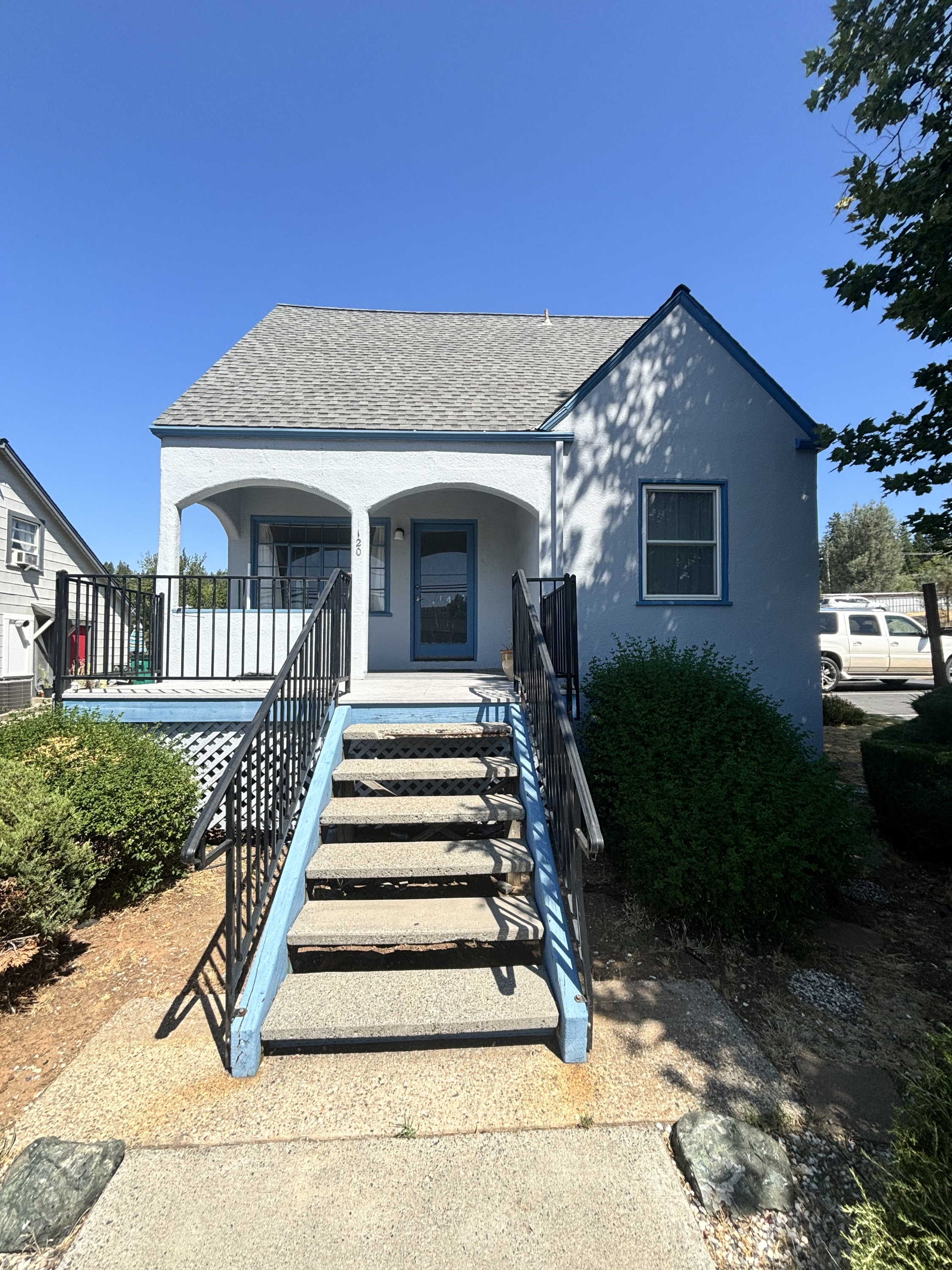 1120 East Main St.